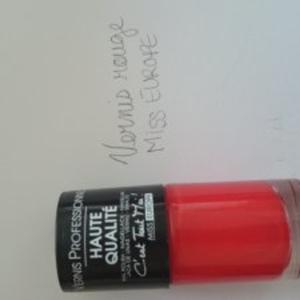 vernis rouge miss europe