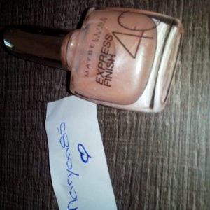 vernis a ongles nude