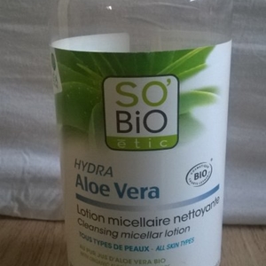 Lotion micellaire nettoyante à l'aloe vera.