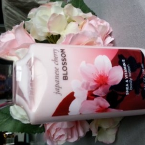 body lotion "japanese cherry blossom"