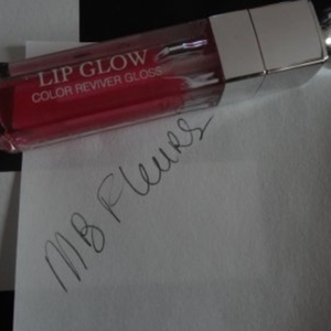 gloss lip glow