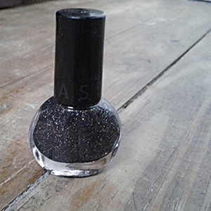 vernis Noir à paillettes