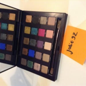 Palette vice 1