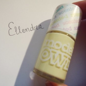 Vernis jaune pastel