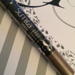 champagne eye shadow eye pencil