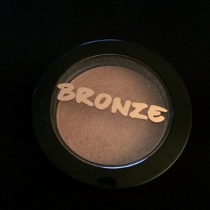 Bronzing powder