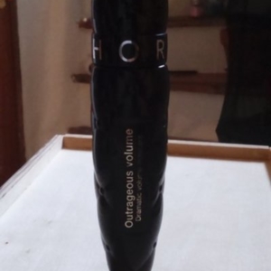 Mascara " Outragous volume "