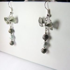 Boucles d'oreilles pendantes noeud et perles