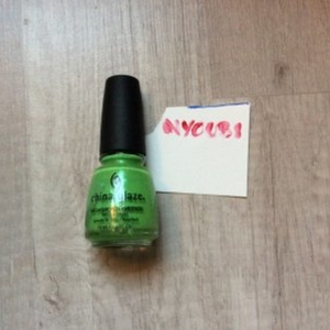 Vernis vert irisé Entourage