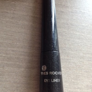 eyeliner noir pailletté