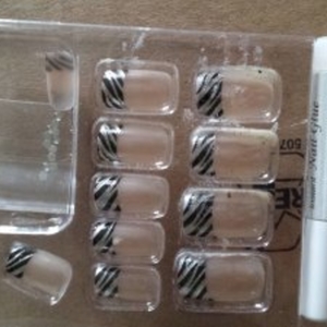 faux ongles zebre