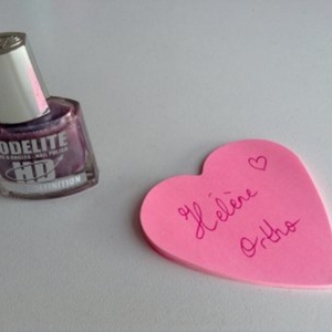 Vernis violet pâle