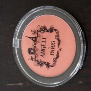 Blush Angèle à Paris