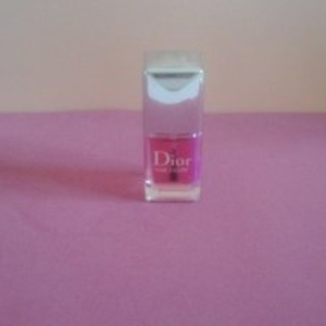 Dior nail glow