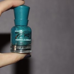 Vernis bleu