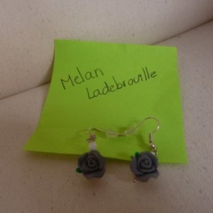 boucles oreilles fleurs bleues