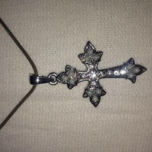 Collier croix style gothique