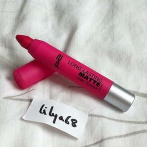 Long lasting matte maxi lipstick