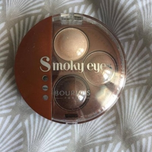 smoky eyes