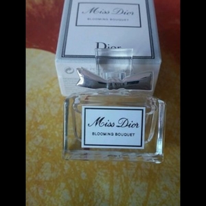 Miniature blooming bouquet miss dior