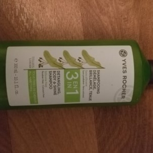 Shampoing 3 en 1 démêlant lissant tenue