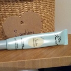 Base Too faced yeux