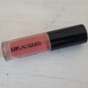 lip lacquer