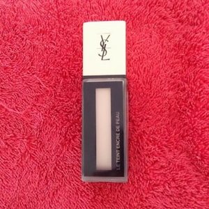 Fond de teint Encre de Peau Ysl