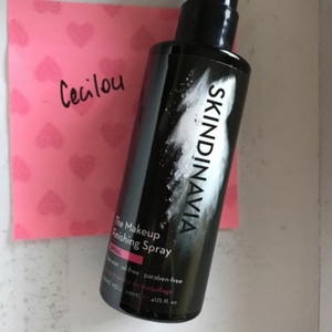 Makeup finishing spray