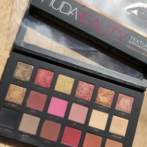 Huda rose gold