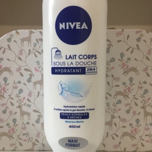 Lait corps sous la douche