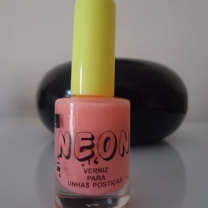 vernis pour faux ongles