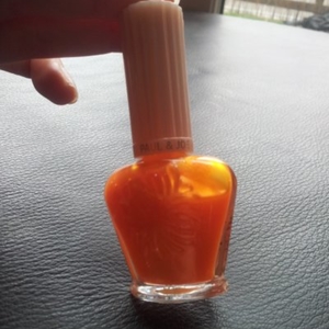 Vernis orange pailleté