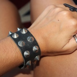 Bracelet noir Punk Rock Goth à spikes