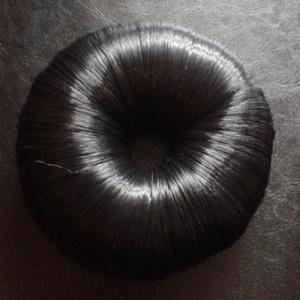 Donut pour chignon en faux cheveux noirs