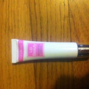 Lip beauty plumping cream