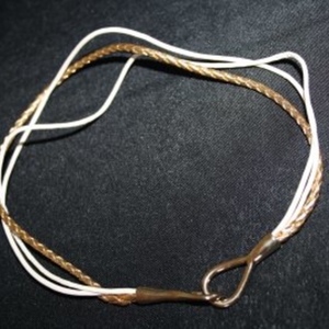 Collier ras de cou blanc et doré