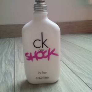 Bouteille de parfum CK one shock vide