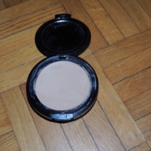 Crème teintée compacte