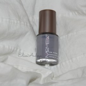 Vernis gris reflet rosé