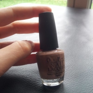 Vernis Over the Taupe