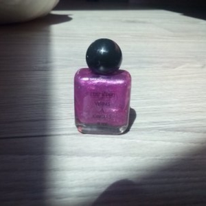 Vernis violet pailleté