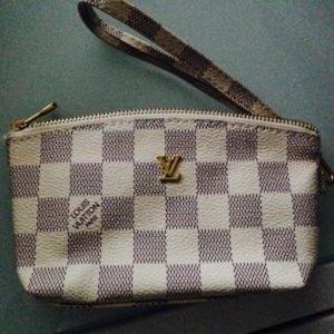 pochette lv