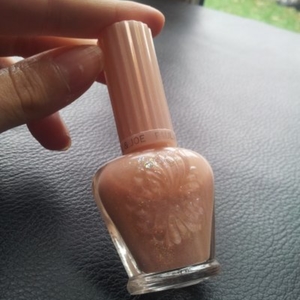 Vernis beige pailleté