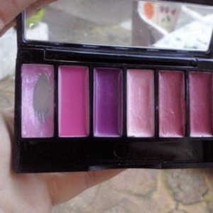 Petite pallette de gloss.