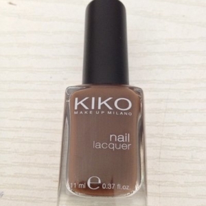 Vernis marron KIKO n°323