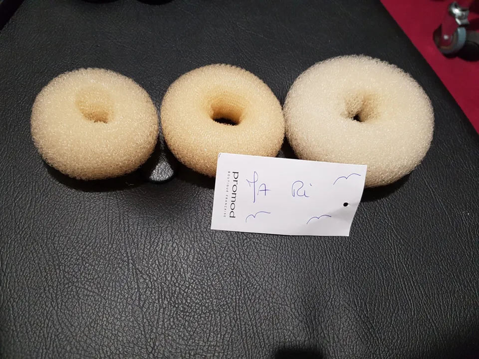 3 buns, Claire's