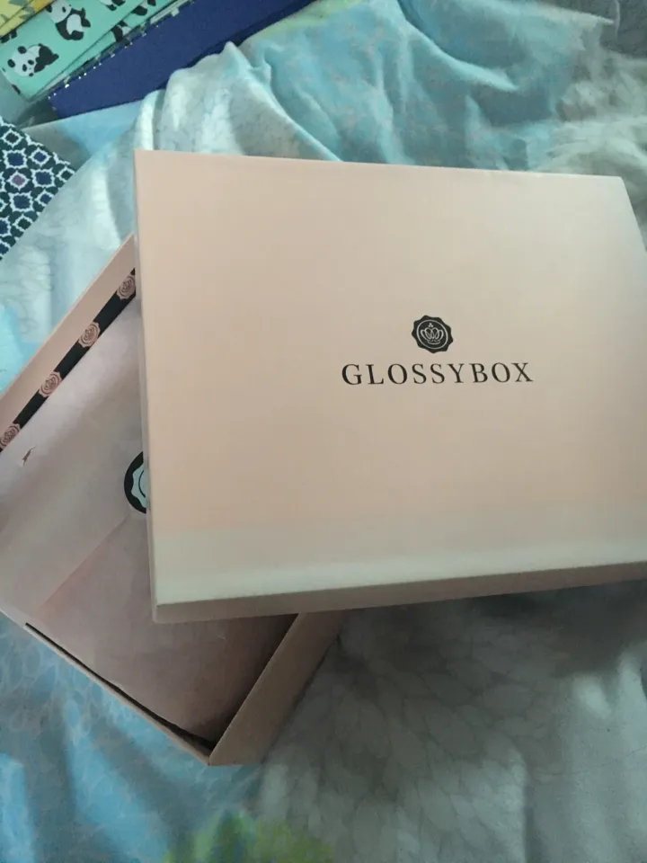 plus disponible - je n'arrive pas à supprimer, Glossybox