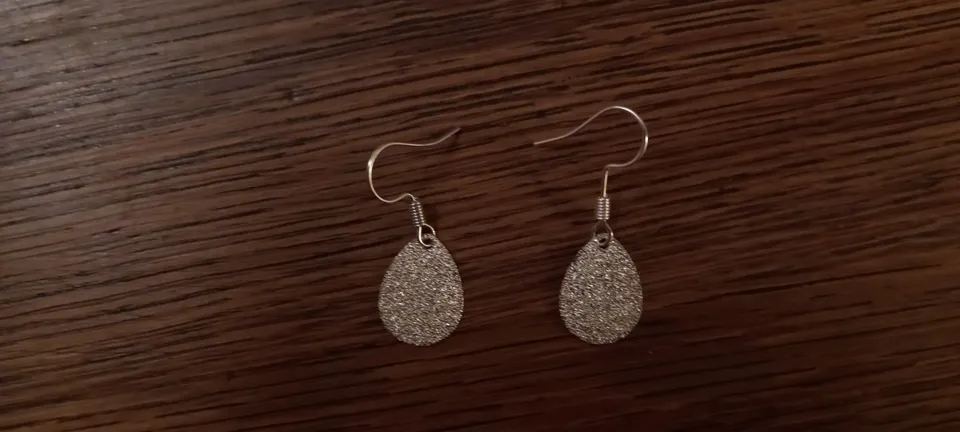 B.O. gouttes argentées., Bijoux de créateur