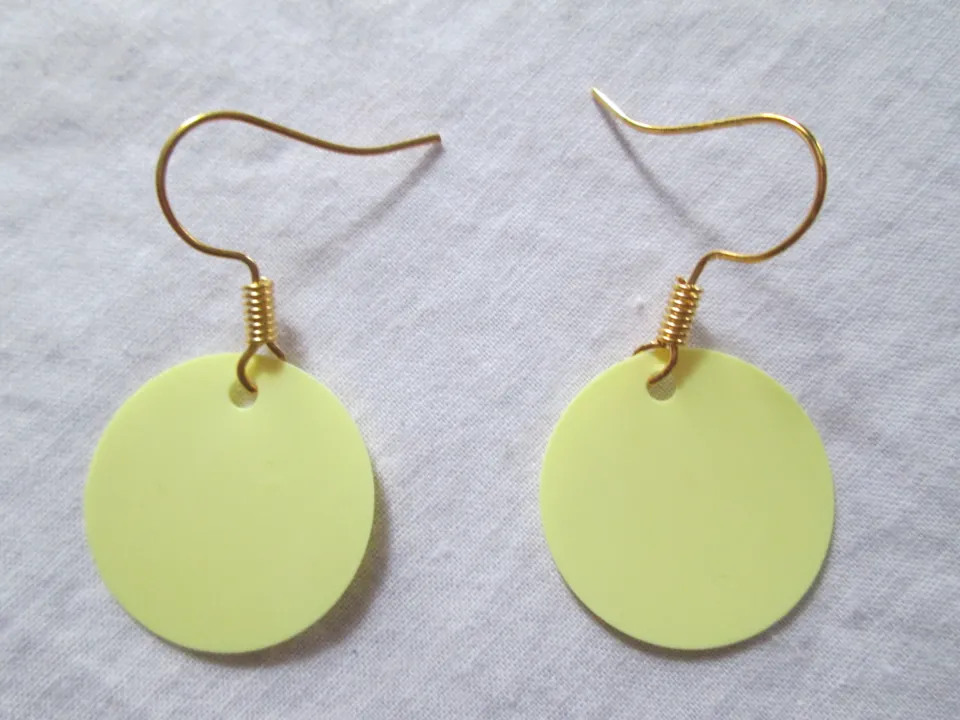 B.O. pastilles jaunes., Bijoux de créateur